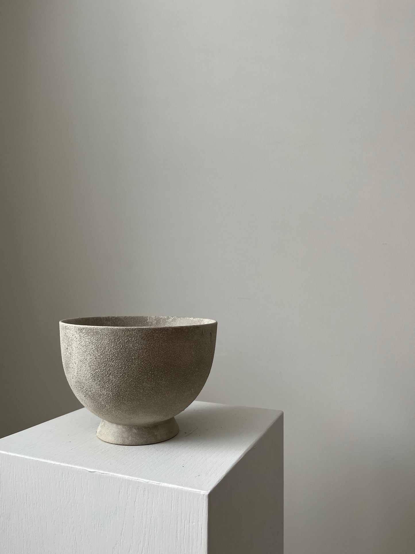 CLOUD  |  beige pedestal decorative bowl