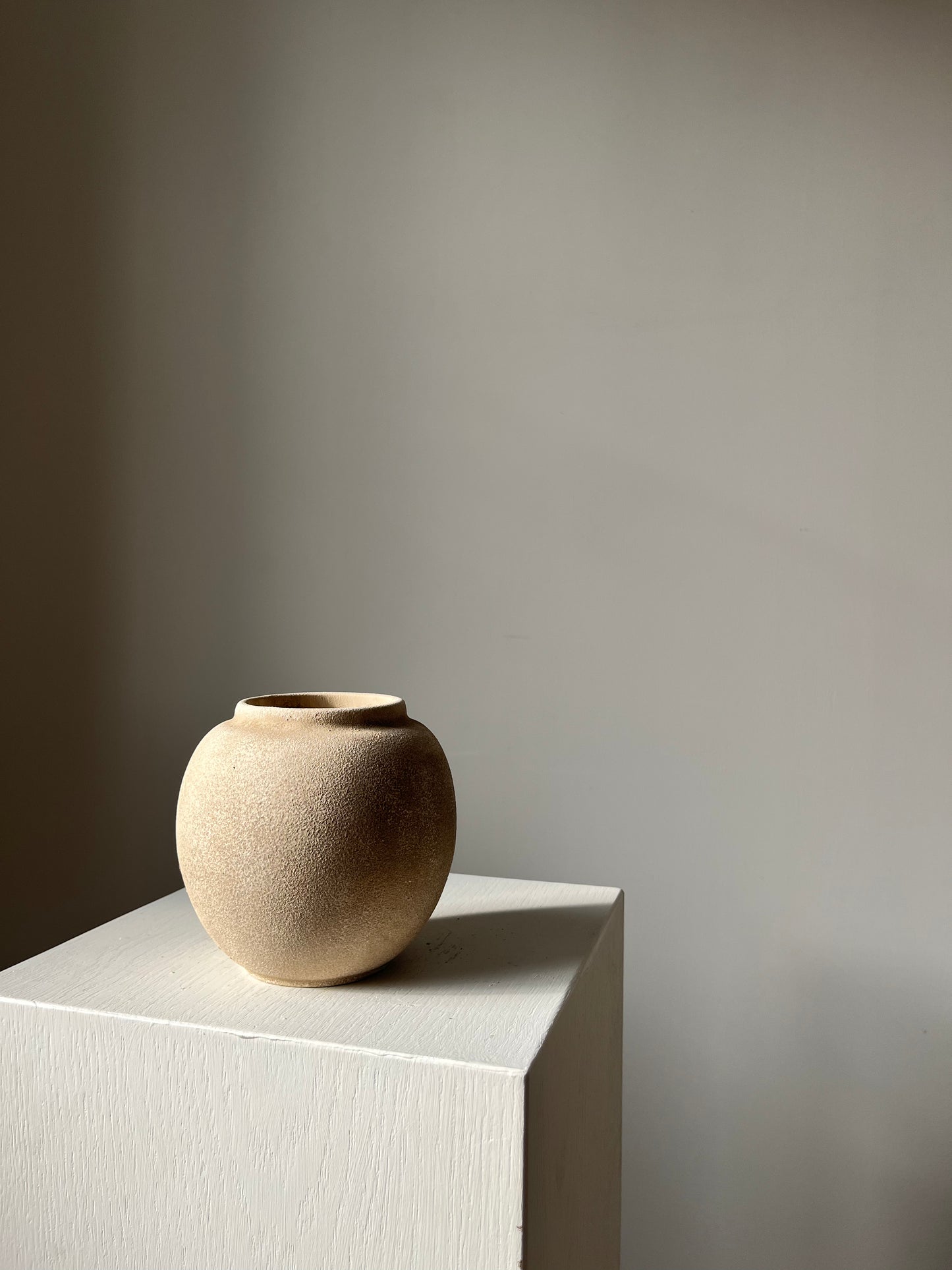 CLOUD  |  warm beige rounded pot