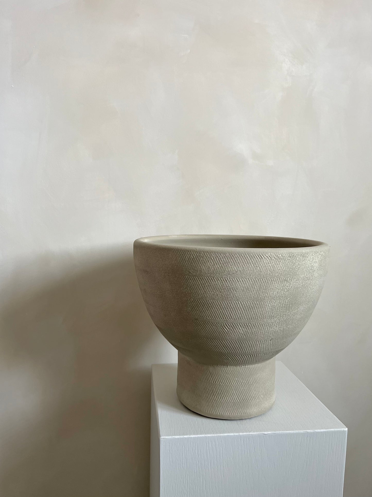 CLOUD  |  beige line detail pedestal planter/pot