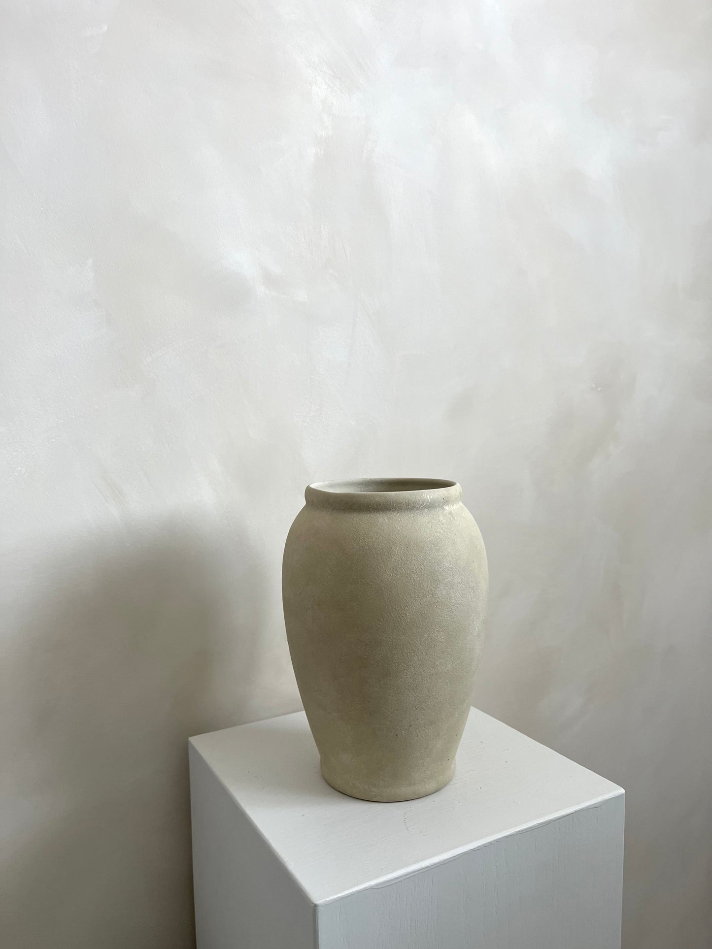 CLOUD  |  light beige classic vase