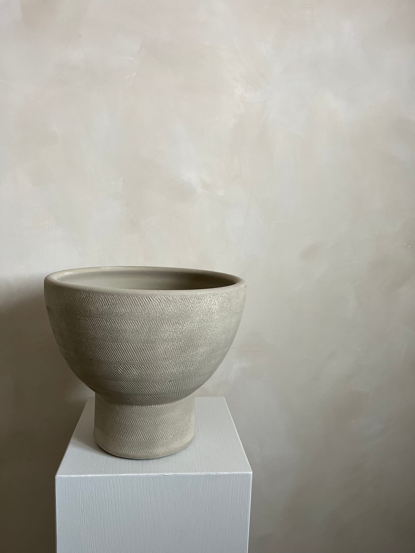 CLOUD  |  beige line detail pedestal planter/pot