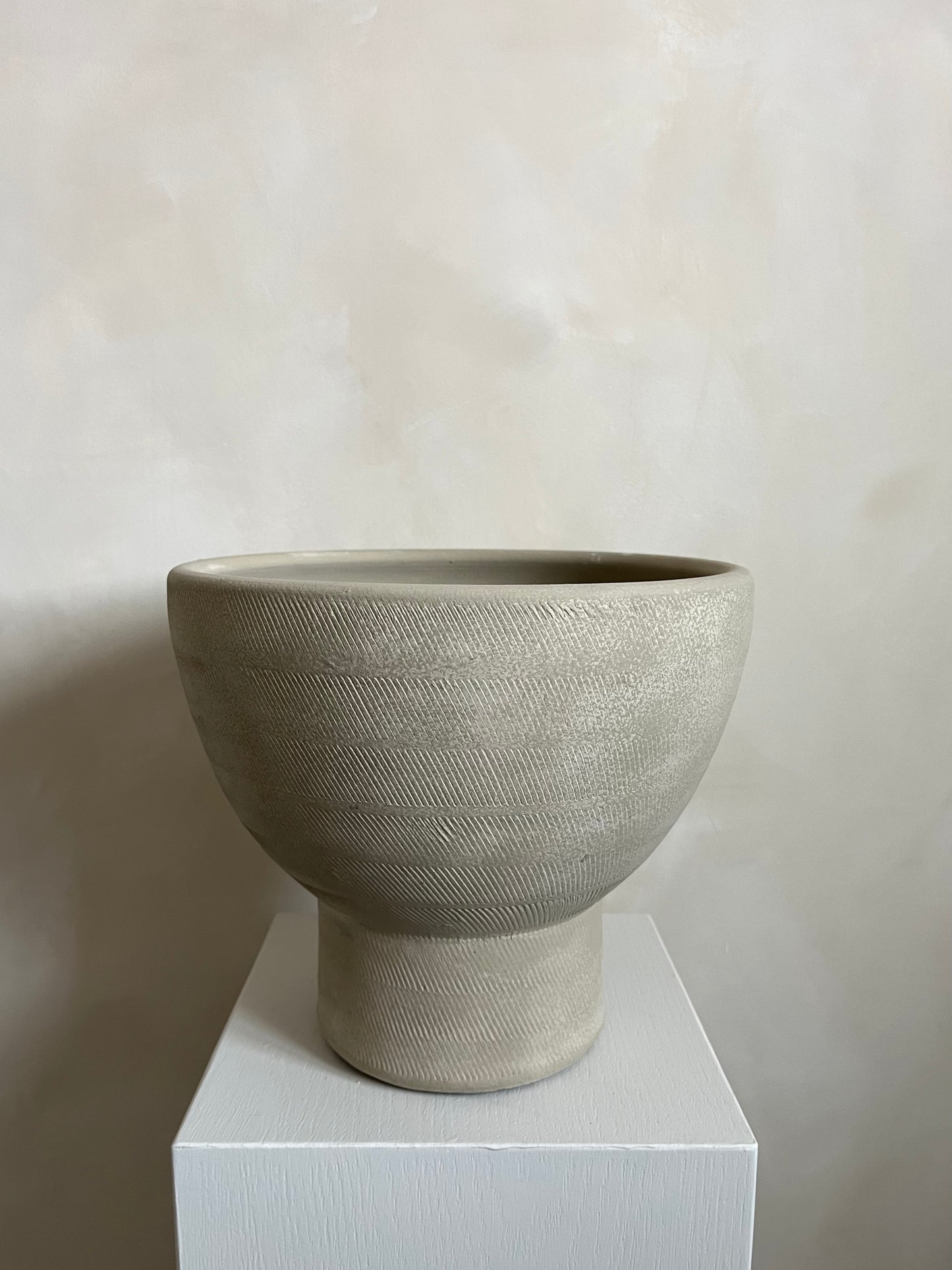 CLOUD  |  beige line detail pedestal planter/pot