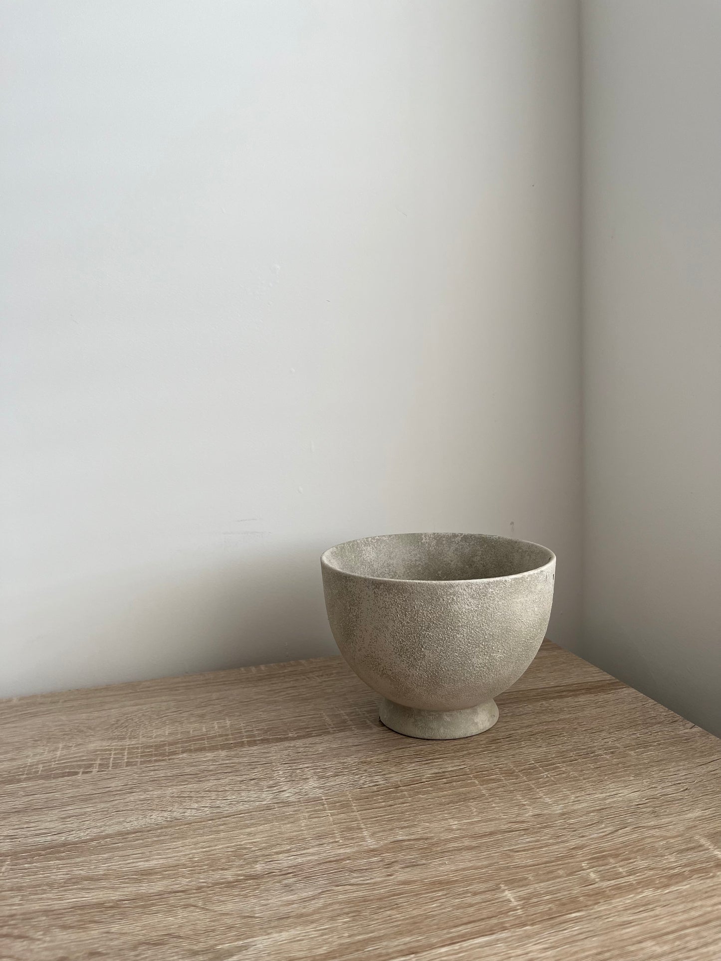 CLOUD  |  beige pedestal decorative bowl