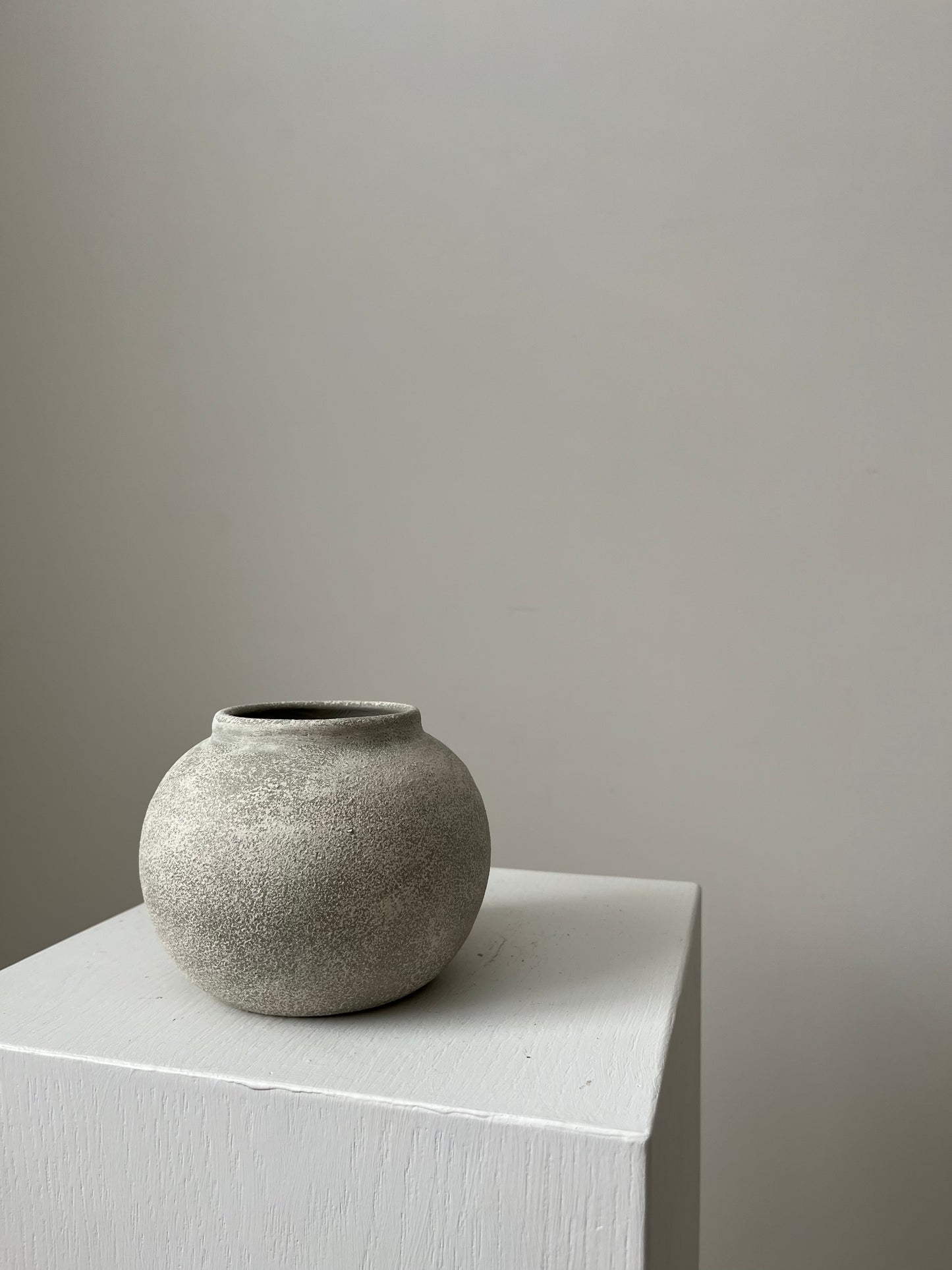 CLOUD  |  greige textured pot