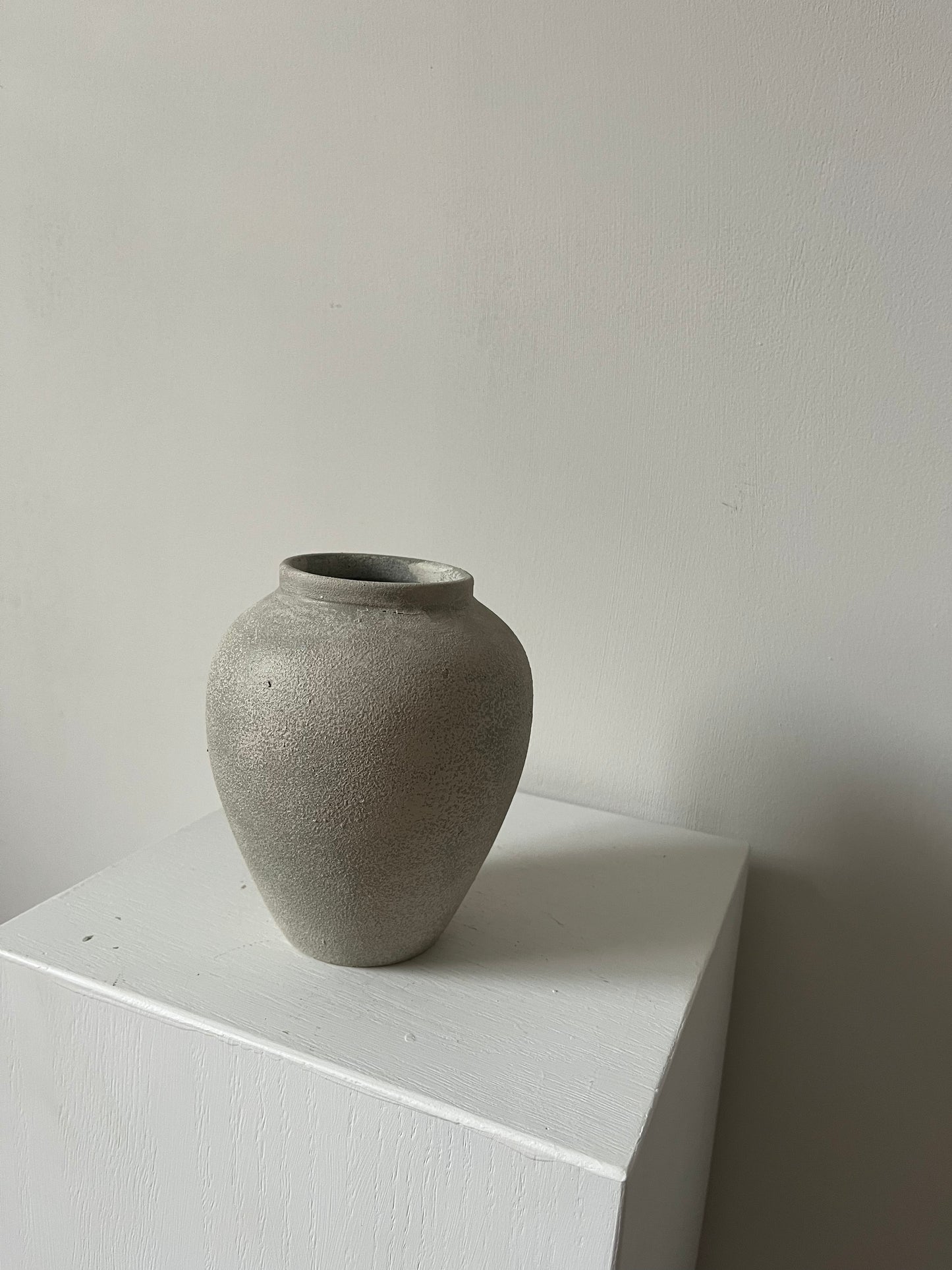 CLOUD  |  small neutral textured vase