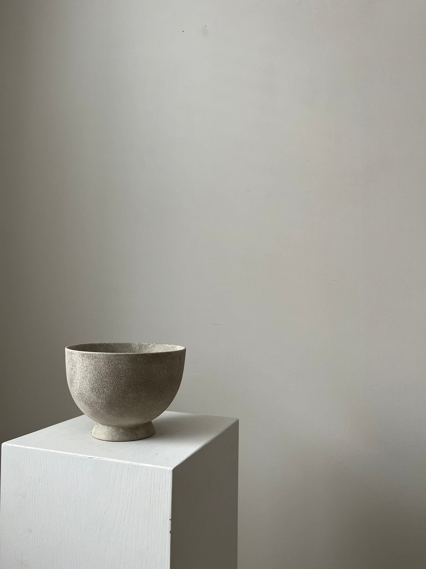 CLOUD  |  beige pedestal decorative bowl