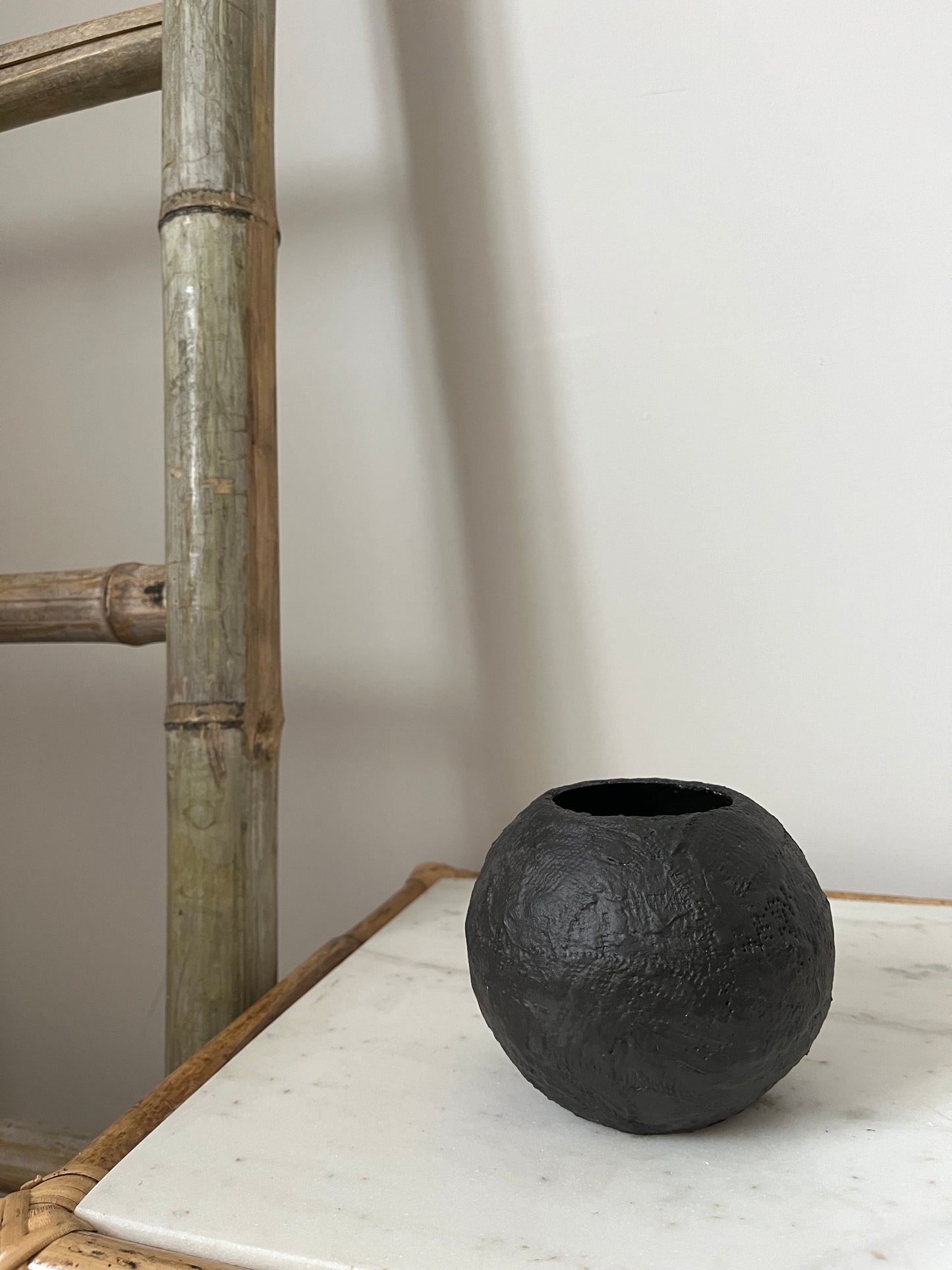 EARTH  |  brown/black textured round vase