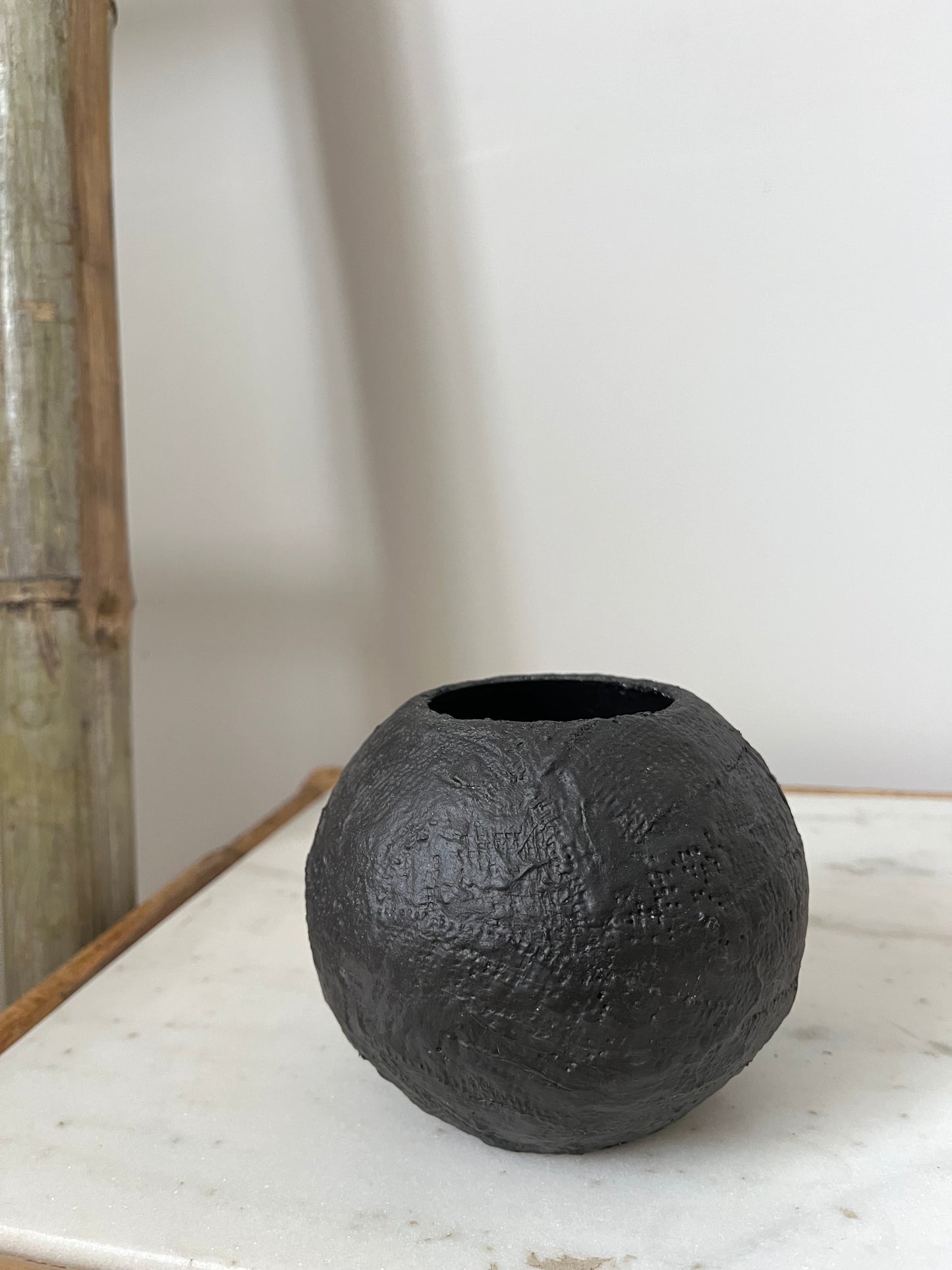 EARTH  |  brown/black textured round vase