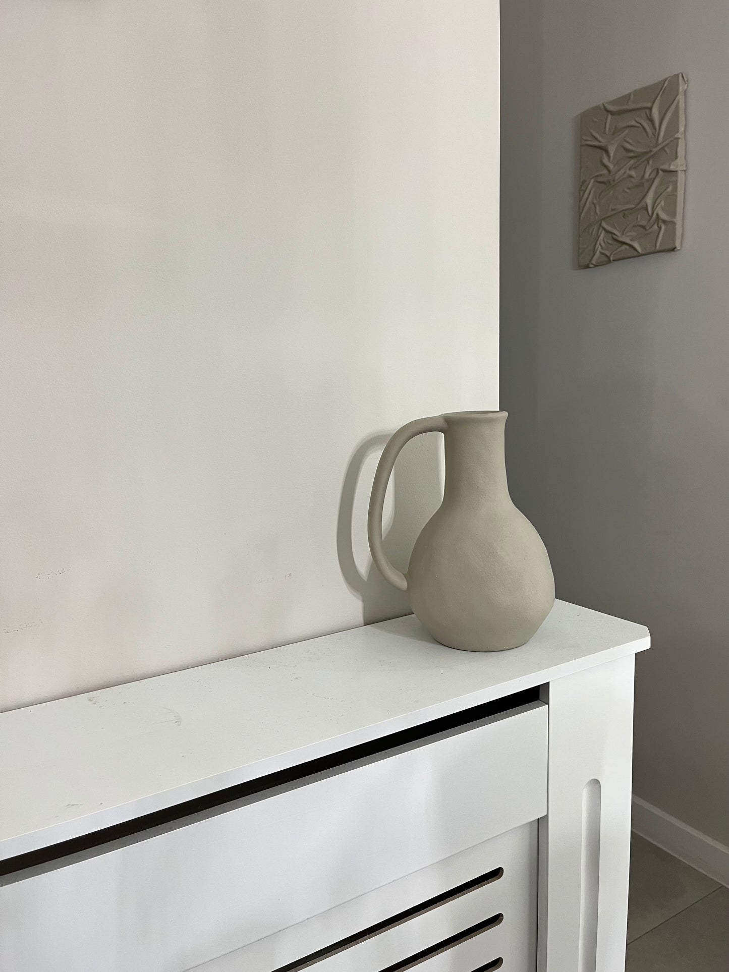 CLOUD  |  beige handle detail vase